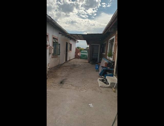 8 BEDROOM HOUSE FOR SALE IN KLEIN PARYS